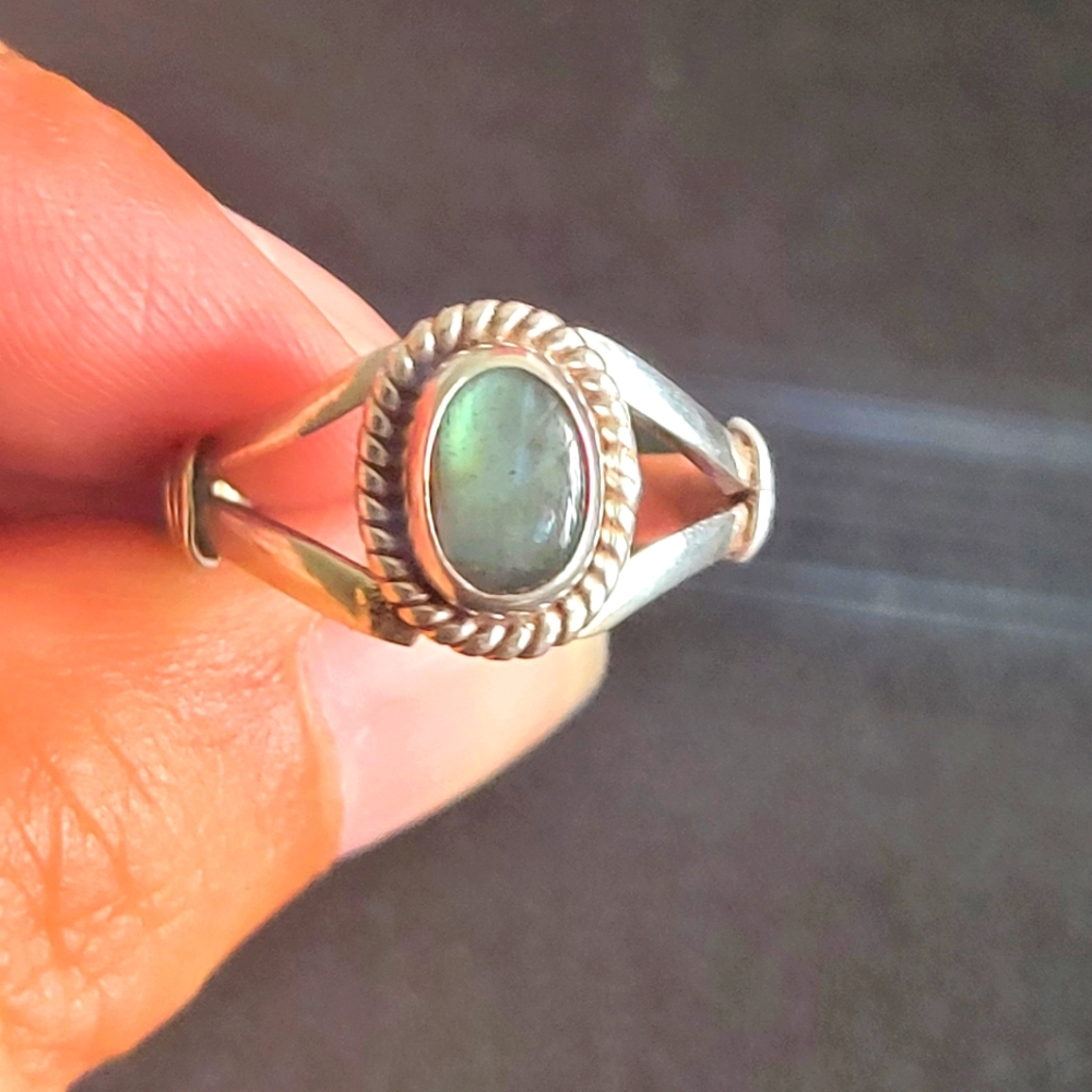 Handmade 925 sterling silver & labradorite ring size 7